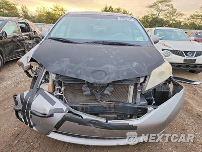 Piąte zdjęcie samochodu w środku: 2012 TOYOTA SIENNA LE 8-PASSENGER VIN:5TDKA3DC6CS015745 - miniatura