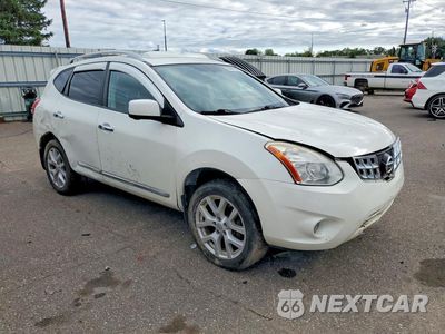 Czwarte zdjęcie samochodu z boku: 2013 NISSAN ROGUE S VIN:JN8AS5MV6DW628380 - miniatura