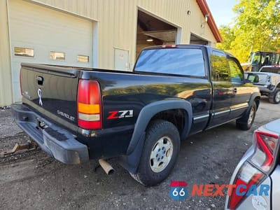Trzecie zdjęcie samochodu z tyłu: 2001 CHEVROLET SILVERADO K1500 VIN:2GCEK19T011188933 - miniatura