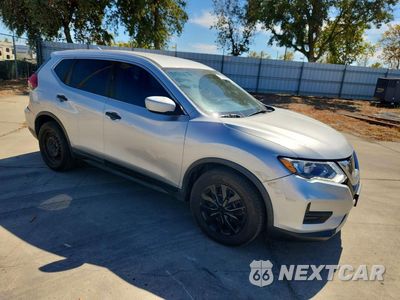 Czwarte zdjęcie samochodu z boku: 2017 NISSAN ROGUE S VIN:KNMAT2MT9HP581352 - miniatura