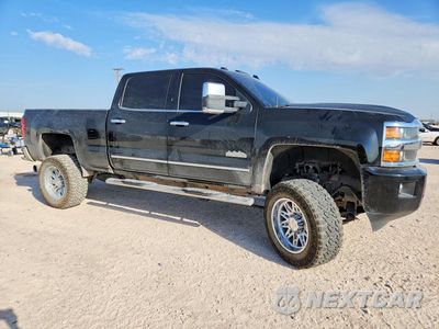 Czwarte zdjęcie samochodu z boku: 2018 CHEVROLET SILVERADO K2500 HIGH COUNTRY VIN:1GC1KXEY9JF106533 - miniatura