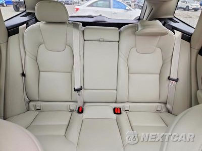 Zdjęcie 10 z 13 samochodu: 2022 VOLVO XC60 B5 MOMENTUM VIN:YV4L12RKXN1988204 - miniatura