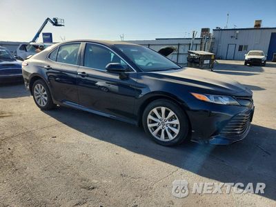 Czwarte zdjęcie samochodu z boku: 2018 TOYOTA CAMRY LE VIN:4T1B11HK0JU618135 - miniatura