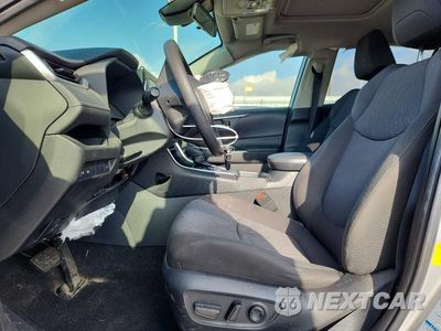 Zdjęcie 7 z 13 samochodu: 2020 TOYOTA RAV4 HYBRID XLE VIN:JTMRWRFV0LJ035150 - miniatura