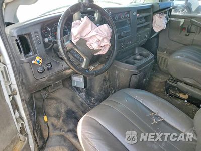 Zdjęcie 8 z 13 samochodu: 2018 CHEVROLET EXPRESS G2500 VIN:1GCWGAFG2J1339578 - miniatura