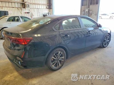 Trzecie zdjęcie samochodu z tyłu: 2024 KIA FORTE LXS VIN:3KPF24AD3RE811390 - miniatura