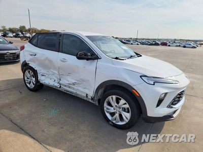 Czwarte zdjęcie samochodu z boku: 2025 BUICK ENCORE GX PREFERRED VIN:KL4AMBSL6SB139594 - miniatura