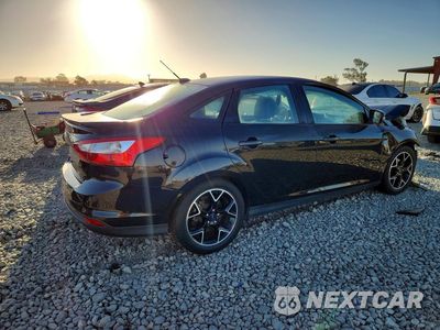 Trzecie zdjęcie samochodu z tyłu: 2014 FORD FOCUS SE VIN:1FADP3F24EL211110 - miniatura