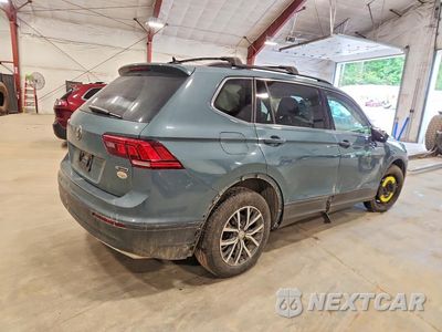 Trzecie zdjęcie samochodu z tyłu: 2019 VOLKSWAGEN TIGUAN SE VIN:3VV2B7AX9KM200416 - miniatura
