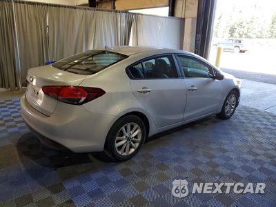 Trzecie zdjęcie samochodu z tyłu: 2017 KIA FORTE LX VIN:3KPFL4A73HE054285 - miniatura