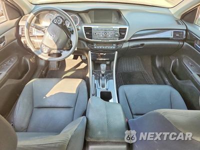 Zdjęcie 8 z 13 samochodu: 2017 HONDA ACCORD LX VIN:1HGCR2F38HA303289 - miniatura