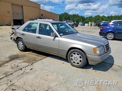 Czwarte zdjęcie samochodu z boku: 1995 MERCEDES-BENZ E 320 BASE VIN:WDBEA32E1SC190453 - miniatura