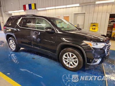 Czwarte zdjęcie samochodu z boku: 2019 CHEVROLET TRAVERSE LT VIN:1GNERGKW7KJ238261 - miniatura