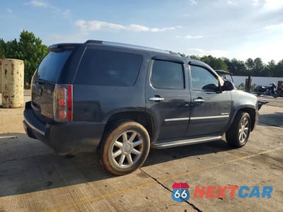 Trzecie zdjęcie samochodu z tyłu: 2013 GMC YUKON DENALI VIN:1GKS1EEFXDR328550 - miniatura