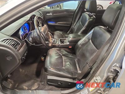 Zdjęcie 7 z 12 samochodu: 2017 CHRYSLER 300C VIN:2C3CCAKG5HH586937 - miniatura