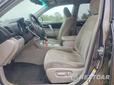 Zdjęcie 7 z 13 samochodu: 2012 TOYOTA HIGHLANDER BASE VIN:5TDBK3EH8CS119550 - miniatura