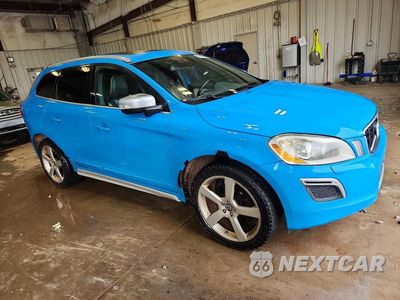 Czwarte zdjęcie samochodu z boku: 2013 VOLVO XC60 T6 VIN:YV4902DZXD2365045 - miniatura