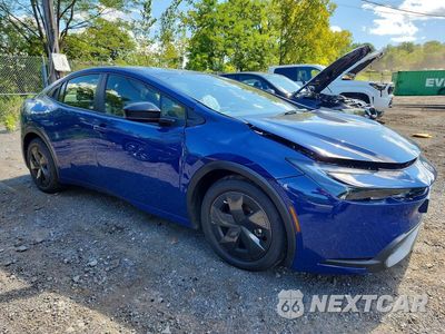 Czwarte zdjęcie samochodu z boku: 2026 TOYOTA PRIUS LE VIN:JTDACAAU3T3073899 - miniatura
