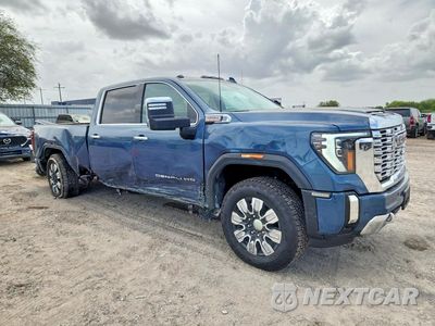Czwarte zdjęcie samochodu z boku: 2025 GMC SIERRA K2500 DENALI VIN:1GT4UREY6SF208375 - miniatura