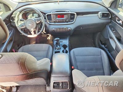 Zdjęcie 8 z 12 samochodu: 2016 KIA SORENTO L VIN:5XYPG4A38GG002447 - miniatura