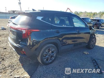 Trzecie zdjęcie samochodu z tyłu: 2024 KIA SELTOS S VIN:KNDEUCAA0R7666010 - miniatura