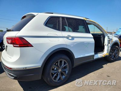 Trzecie zdjęcie samochodu z tyłu: 2024 VOLKSWAGEN TIGUAN SE VIN:3VV3B7AXXRM156117 - miniatura
