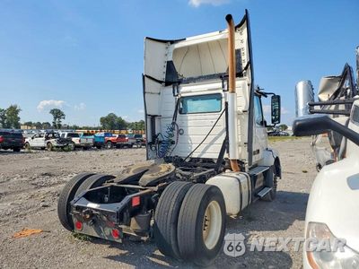 Czwarte zdjęcie samochodu z boku: 2016 VOLVO VNL SEMI TRUCK VIN:4V4N39TGXGN965623 - miniatura