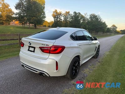 Czwarte zdjęcie samochodu z boku: 2017 BMW X6 X6 M VIN:5YMKW8C30H0U72441 - miniatura