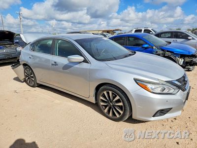 Czwarte zdjęcie samochodu z boku: 2018 NISSAN ALTIMA 2.5 SV VIN:1N4AL3AP6JC214330 - miniatura