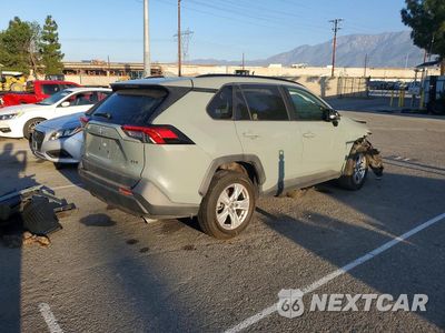 Trzecie zdjęcie samochodu z tyłu: 2019 TOYOTA RAV4 XLE VIN:JTMW1RFV4KD511396 - miniatura