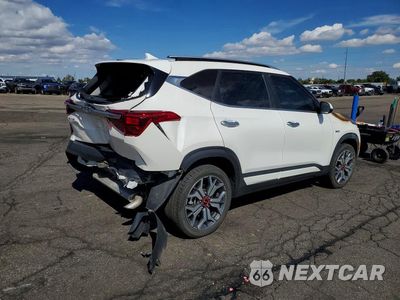 Trzecie zdjęcie samochodu z tyłu: 2023 KIA SELTOS SX VIN:KNDETCA23P7366485 - miniatura