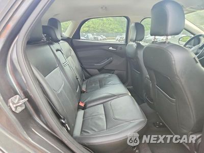 Zdjęcie 10 z 12 samochodu: 2016 FORD FOCUS TITANIUM VIN:1FADP3N25GL400756 - miniatura
