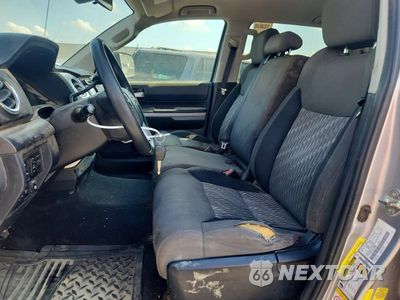 Zdjęcie 7 z 12 samochodu: 2018 TOYOTA TUNDRA CREWMAX SR5 VIN:5TFDM5F12JX075827 - miniatura