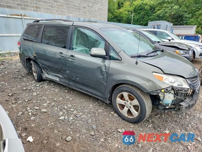 Czwarte zdjęcie samochodu z boku: 2013 TOYOTA SIENNA LE VIN:5TDKK3DC0DS355245 - miniatura