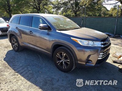 Czwarte zdjęcie samochodu z boku: 2017 TOYOTA HIGHLANDER LE VIN:5TDZARFH2HS030440 - miniatura