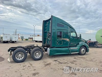 Czwarte zdjęcie samochodu z boku: 2021 KENWORTH T680 SEMI TRUCK VIN:1XKYDP9X6MJ469212 - miniatura