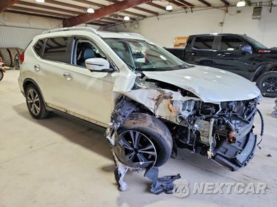 Czwarte zdjęcie samochodu z boku: 2017 NISSAN ROGUE SL VIN:5N1AT2MV9HC879422 - miniatura