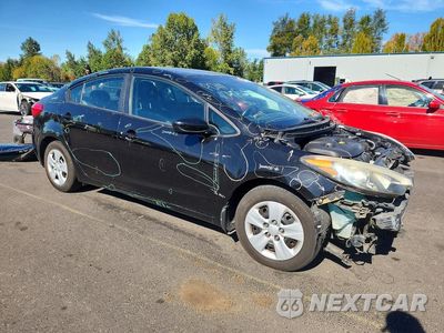 Czwarte zdjęcie samochodu z boku: 2016 KIA FORTE LX VIN:KNAFX4A61G5608930 - miniatura