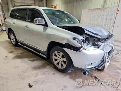 Czwarte zdjęcie samochodu z boku: 2011 TOYOTA HIGHLANDER SE VIN:5TDBK3EH5BS069088 - miniatura