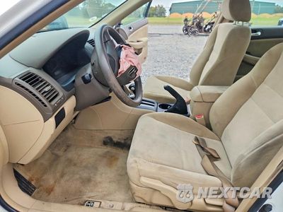 Zdjęcie 7 z 12 samochodu: 2005 HONDA ACCORD DX VIN:1HGCM56165A145626 - miniatura