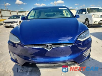 Piąte zdjęcie samochodu w środku: 2017 TESLA MODEL X VIN:5YJXCBE22HF051279 - miniatura