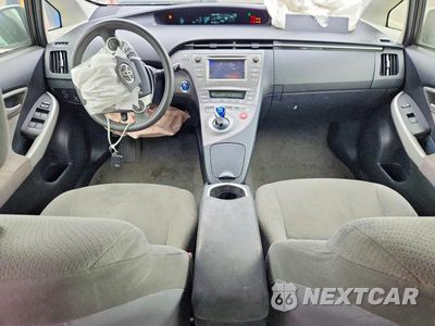 Zdjęcie 8 z 12 samochodu: 2012 TOYOTA PRIUS THREE VIN:JTDKN3DU6C5502947 - miniatura