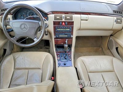 Zdjęcie 8 z 12 samochodu: 1997 MERCEDES-BENZ E 320 VIN:WDBJF55F6VA408113 - miniatura