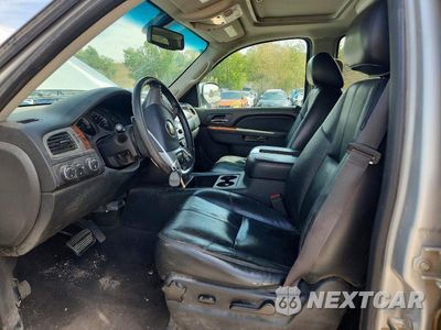 Zdjęcie 7 z 13 samochodu: 2014 CHEVROLET SUBURBAN K1500 LT VIN:1GNSKJE70ER121801 - miniatura