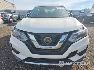 Piąte zdjęcie samochodu w środku: 2018 NISSAN ROGUE S VIN:KNMAT2MT6JP599278 - miniatura