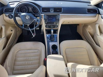 Zdjęcie 8 z 12 samochodu: 2017 VOLKSWAGEN PASSAT SEL PREMIUM VIN:1VWCT7A39HC071808 - miniatura