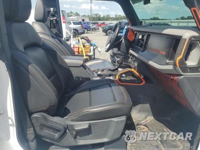 Zdjęcie 10 z 12 samochodu: 2022 FORD BRONCO BASE VIN:1FMDE5CP8NLA95630 - miniatura