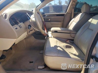 Zdjęcie 7 z 12 samochodu: 2006 LINCOLN TOWN CAR DESIGNER VIN:1LNHM83VX6Y651252 - miniatura