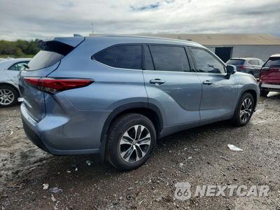 Trzecie zdjęcie samochodu z tyłu: 2021 TOYOTA HIGHLANDER XLE VIN:5TDHZRBHXMS093404 - miniatura