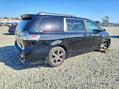 Trzecie zdjęcie samochodu z tyłu: 2017 TOYOTA SIENNA SE VIN:5TDXZ3DC5HS777356 - miniatura